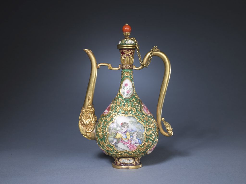 图片[1]-Gold embryo painting enamel figure flower pattern holding pot-China Archive